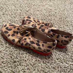 Steve Madden women’s size 8 cheetah and pink Oxford